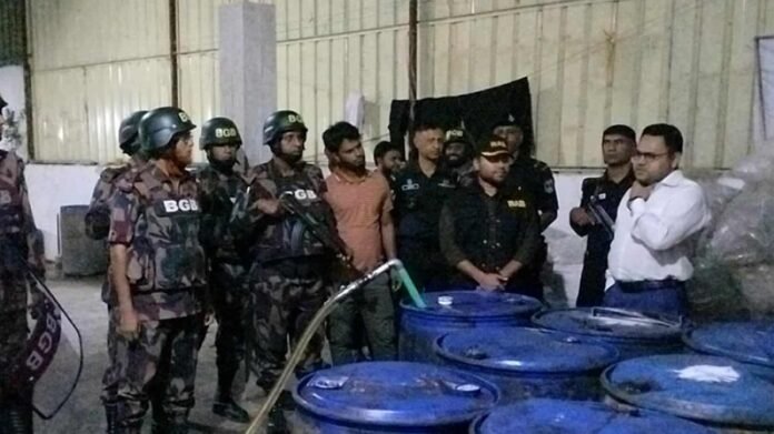 বিজিবি-র‍্যাবের যৌথ অভিযান: রূপগঞ্জে অবৈধ মজুত ২ হাজার লিটার সয়াবিন তেলের সন্ধান, গুদাম সিল
