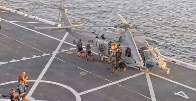 চন্দ্রাভিযান শেষে পৃথিবীতে ফিরলেন চার নভোচারী