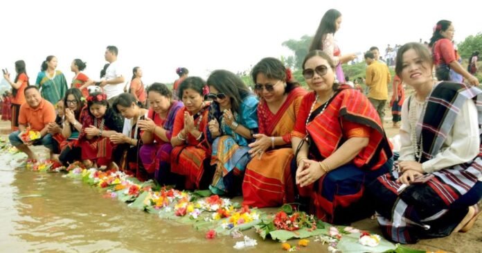 চেঙ্গী নদীতে ফুল ভাসিয়ে খাগড়াছড়িতে বিজু উৎসব শুরু