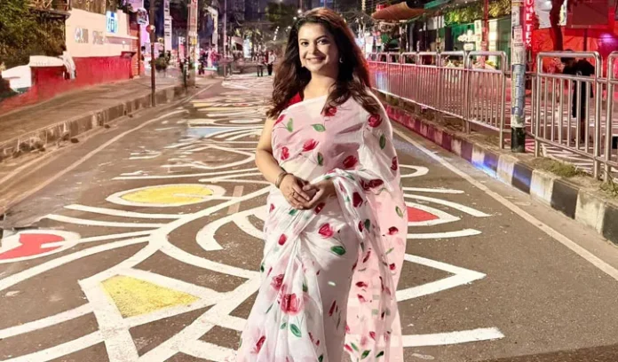 রাতে ভবঘুরের মতো ঢাকা শহর ঘুরে আলপনা দেখেছি: শনবম ফারিয়া