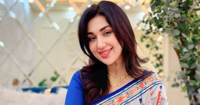 নববর্ষের শুভেচ্ছা জানালেন অপু বিশ্বাস