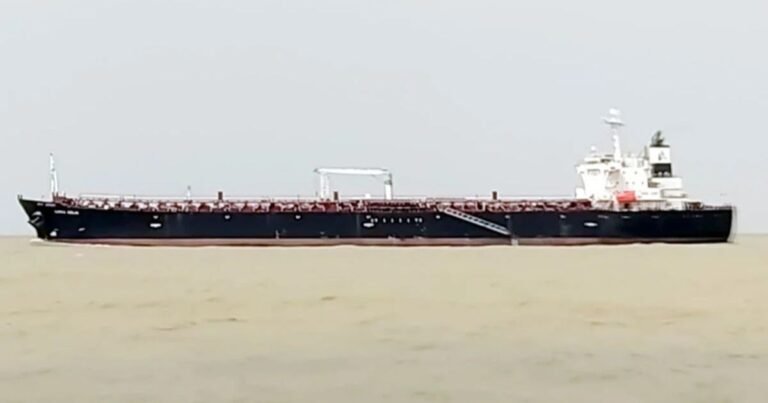 ৬৮ হাজার টন ডিজেল নিয়ে চট্টগ্রামে আরও দুই জাহাজ