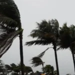 ৬০ কিমি বেগে দমকা হাওয়া-বৃষ্টির আভাস, নৌবন্দরে সতর্ক সংকেত