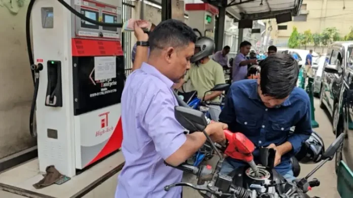 আজ থেকে জ্বালানি তেলের নতুন দাম কার্যকর