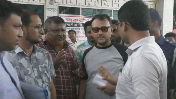 আগে মজুত করা তেল নতুন দামে বিক্রি, দুই পাম্পকে জরিমানা