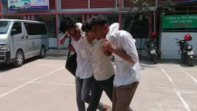 চট্টগ্রাম সিটি কলেজে শিবির-ছাত্রদল সংঘর্ষ, ক্লাস-পরীক্ষা স্থগিত