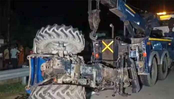 ভারতের উত্তর প্রদেশে সড়ক দুর্ঘটনায় শিশুসহ ১১ জনের মৃত্যু