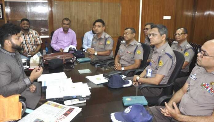 ঢাকা-৬ আসনের আইনশৃঙ্খলা বাহিনীর সাথে ইশরাকের বৈঠক