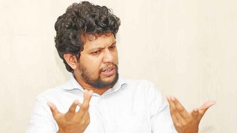 সংসদ ও রাজনৈতিক কর্মকাণ্ড নিয়ে মাহফুজ আলমের কড়া সমালোচনা