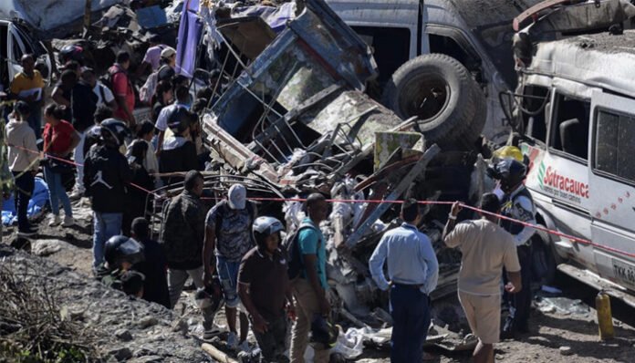 কলম্বিয়ায় মহাসড়কে বোমা হামলা, নিহত অন্তত ১৪