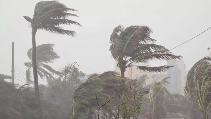 দেশের ১৩ জেলায় ঝড়ের পূর্বাভাস