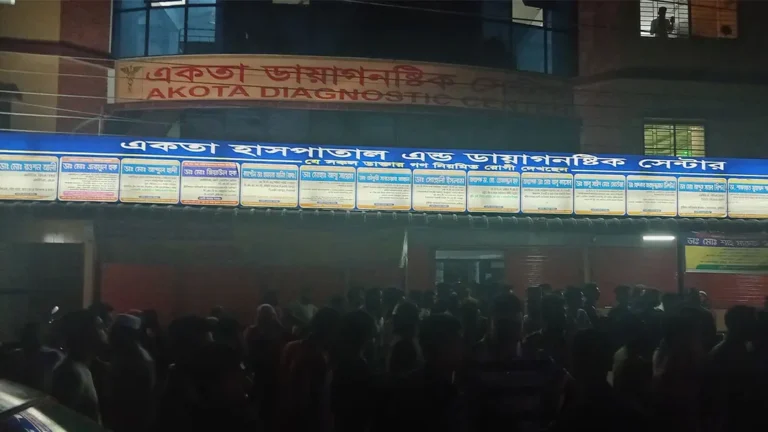 কুষ্টিয়ায় ‘ভুল চিকিৎসায়’ শিশু মৃত্যুর অভিযোগ, বিক্ষোভ-ভাঙচুর