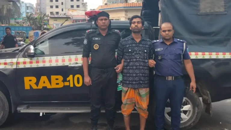 ফরিদপুরে দাদি-ফুপুসহ তিনজনকে কুপিয়ে হত্যা: অভিযুক্ত গ্রেপ্তার