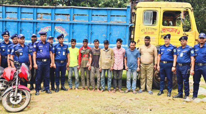 নওগাঁয় ডাকাত দলের ৭ সদস্য গ্রেপ্তার
