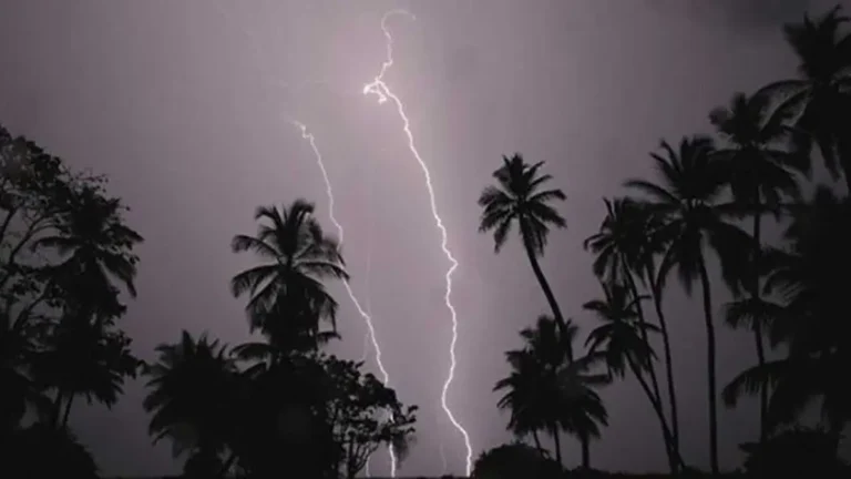 ৯ অঞ্চলে দমকা হাওয়া ও বজ্রবৃষ্টির সম্ভাবনা, নদীবন্দরে সতর্কবার্তা