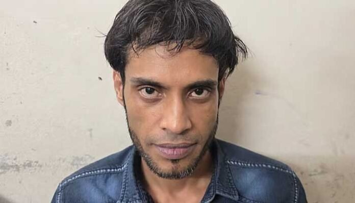 নেশা করে স্ত্রী-সন্তানকে কুপিয়ে হত্যার চেষ্টা, স্বামী গ্রেপ্তার