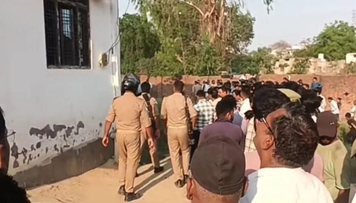 বিছানায় ৪ নাবালক ভাইবোনের রক্তাক্ত নিথর দেহ, মা পলাতক