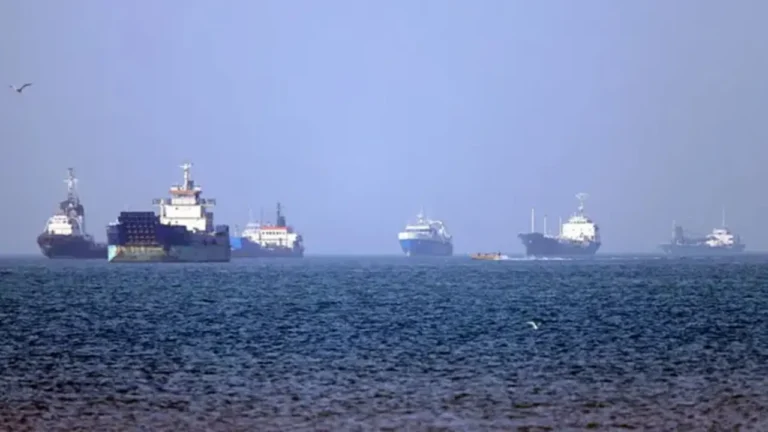 হরমুজে বেসামরিক নৌযানে মার্কিন হামলায় নিহত ৫, দাবি ইরানের