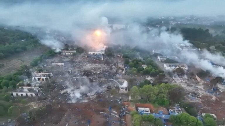 চীনে আতশবাজি কারখানায় ভয়াবহ বিস্ফোরণে নিহত ২১