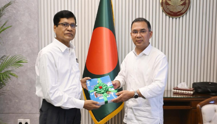 প্রধানমন্ত্রীর কাছে ৩৮টি অডিট রিপোর্ট হস্তান্তর