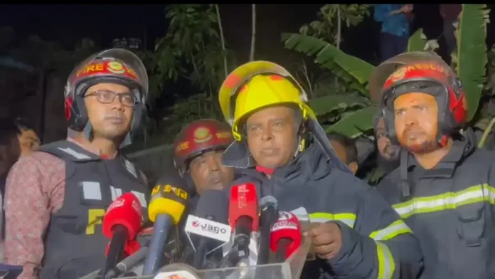 কদমতলীতে বৈদ্যুতিক ত্রুটির কারণে ফোম কারখানায় আগুন, ফায়ার ফাইটার আহত