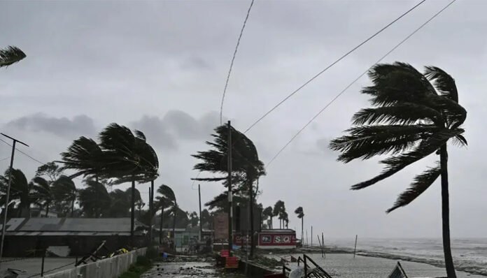 চার অঞ্চলে ঝড়-বৃষ্টির আশঙ্কা, নদীবন্দরে ১ নম্বর সতর্কসংকেত