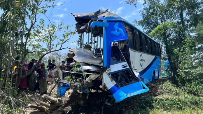 চট্টগ্রামে দুই বাসের মুখোমুখি সংঘর্ষে নিহত বেড়ে ৩