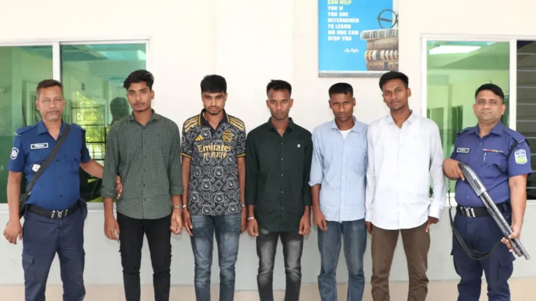 কনস্টেবল নিয়োগ পরীক্ষায় ১৮ লাখ টাকা চুক্তি, ডিজিটাল ডিভাইসসহ আটক ৫
