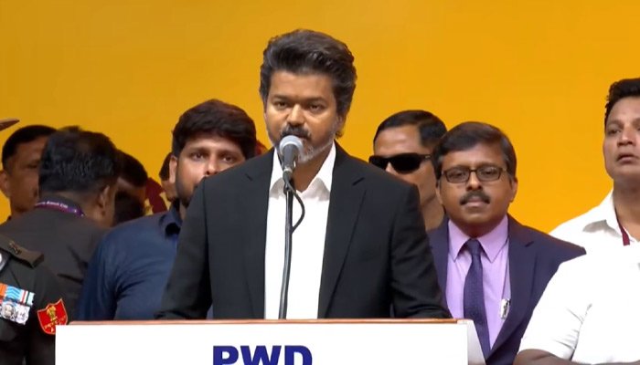 তামিলনাড়ুর মুখ্যমন্ত্রী হিসেবে শপথ নিলেন বিজয়