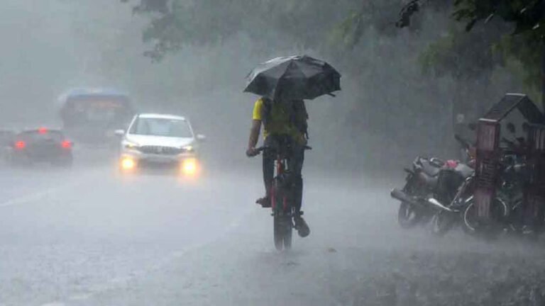 দেশের তিন বিভাগে ৩ দিন বজ্রসহ ভারি বৃষ্টির শঙ্কা