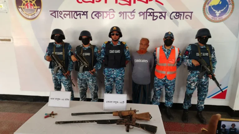 সুন্দরবনের অস্ত্র ও গুলিসহ আটক দস্যু বাহিনী প্রধান মেজ জাহাঙ্গীর