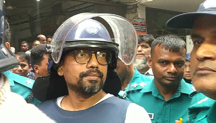 প্রিজনভ্যান দুর্ঘটনা: পলকের ঘাড়ে দুটি, কোমরে তিনটি হাড় সরে গেছে