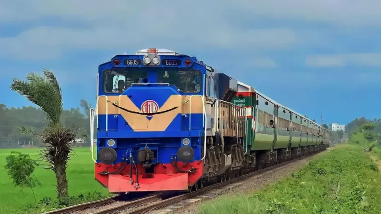 ট্রেনে ঈদ যাত্রার দ্বিতীয় দিনের টিকিট বিক্রি আজ