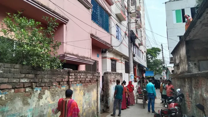 মাদারীপুরে ভাড়া বাসা থেকে একই পরিবারের তিনজনের মরদেহ উদ্ধার