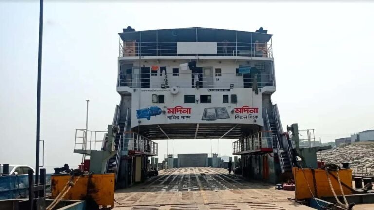 ঈদযাত্রায় দৌলতদিয়া-পাটুরিয়া নৌরুটে চলবে ১৭ ফেরি ২০ লঞ্চ