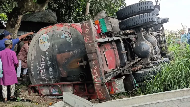 সিরাজগঞ্জে ট্রাকচাপায় পথচারী গৃহবধূ নিহত