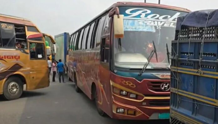 ঢাকা-টাঙ্গাইল মহাসড়কে যানযট, বিপাকে ঘরমুখো মানুষ