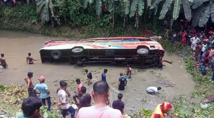 কুষ্টিয়ায় বাস-ট্রাক সংঘর্ষে নিহত ৫, আহত ২৫