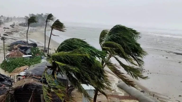 দেশের ১০ অঞ্চলে ৪৫-৬০ কিলোমিটার বেগে ঝোড়ো হাওয়ার শঙ্কা