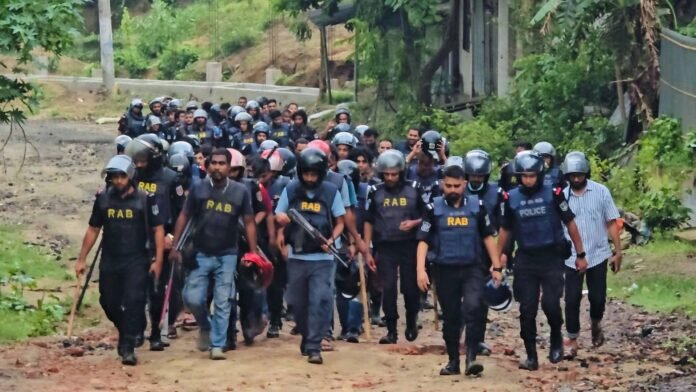 জঙ্গল সলিমপুরে র‍্যাব ক্যাম্পে গুলিবর্ষণ: যৌথবাহিনীর সাঁড়াশি অভিযানে আটক ২৫