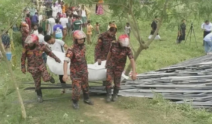 ঢাকা-টাঙ্গাইল মহাসড়কে বিষাদের ঈদ: ট্রাক উল্টে ১৫ জনসহ ১৬ জনের প্রাণহানি