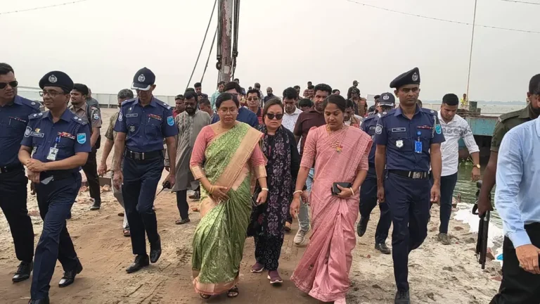 ঈদযাত্রা নির্বিঘ্নে দৌলতদিয়া ঘাট পরিদর্শনে ডিসি