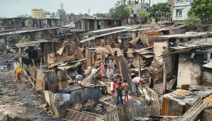 পুড়ে ছাই কালশী বস্তি, নাশকতা কিনা খতিয়ে দেখছে পুলিশ