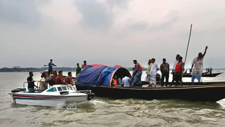 বরিশালে মেঘনায় নৌকাডুবি: নিখোঁজ বাবা-ছেলেসহ তিনজনেরই মরদেহ উদ্ধার