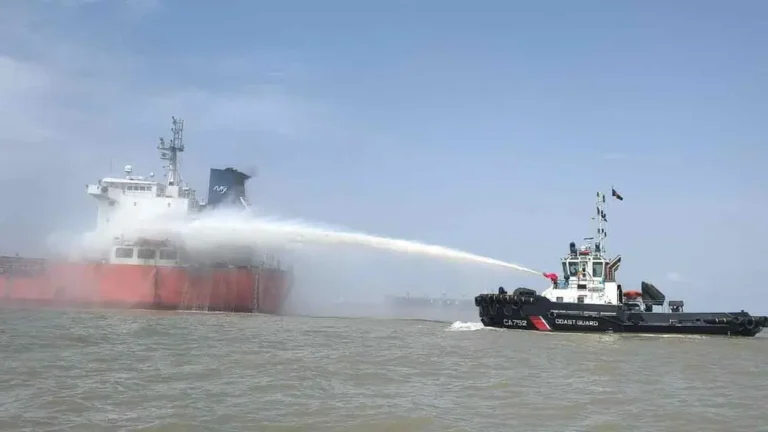 চট্টগ্রাম বন্দরে জাহাজে লাগা আগুন সাড়ে চার ঘণ্টার চেষ্টায় নিয়ন্ত্রণে