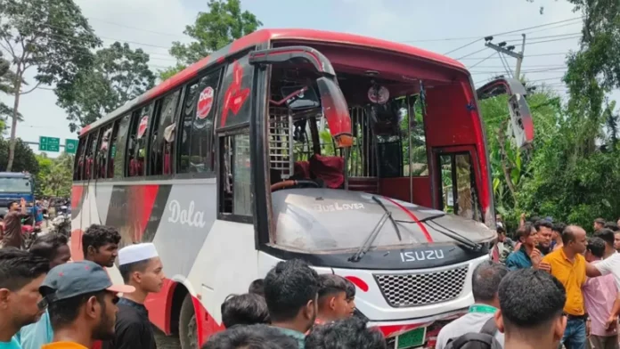 গোপালগঞ্জে বাস-মোটরসাইকেলের সংঘর্ষ, নিহত ৫