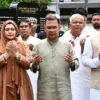ঈদের দিনে বিডিআরের নিহত সেনাদের শ্রদ্ধা প্রধানমন্ত্রীর