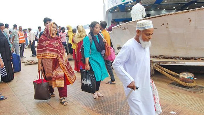 ঈদের ছুটি শেষে রাজধানীতে ফিরছেন কর্মজীবী মানুষ