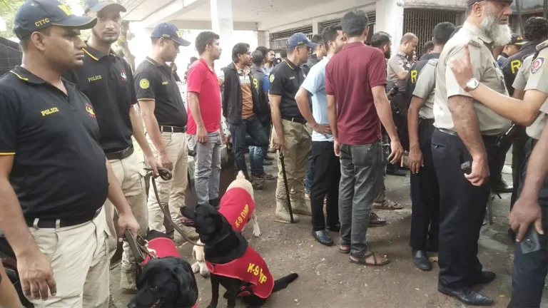 জেনেভা ক্যাম্পে ৩ বাহিনীর যৌথ অভিযান, আটক ১৬