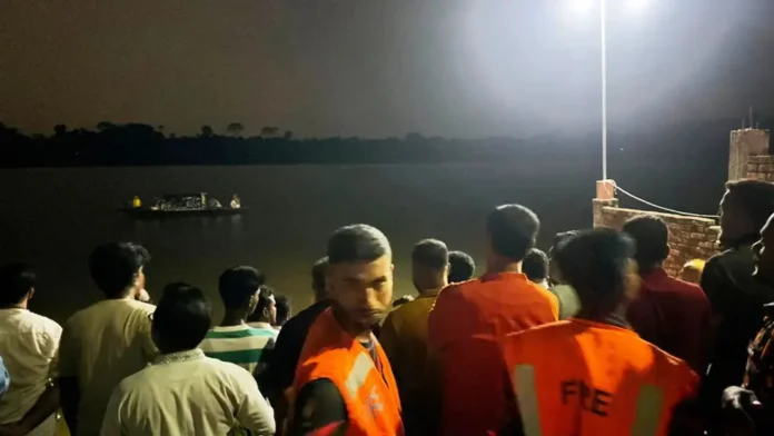 খানজাহান আলীর দিঘিতে শিশুকে টেনে নিয়েছে কুমির: উদ্ধার অভিযান চলমান